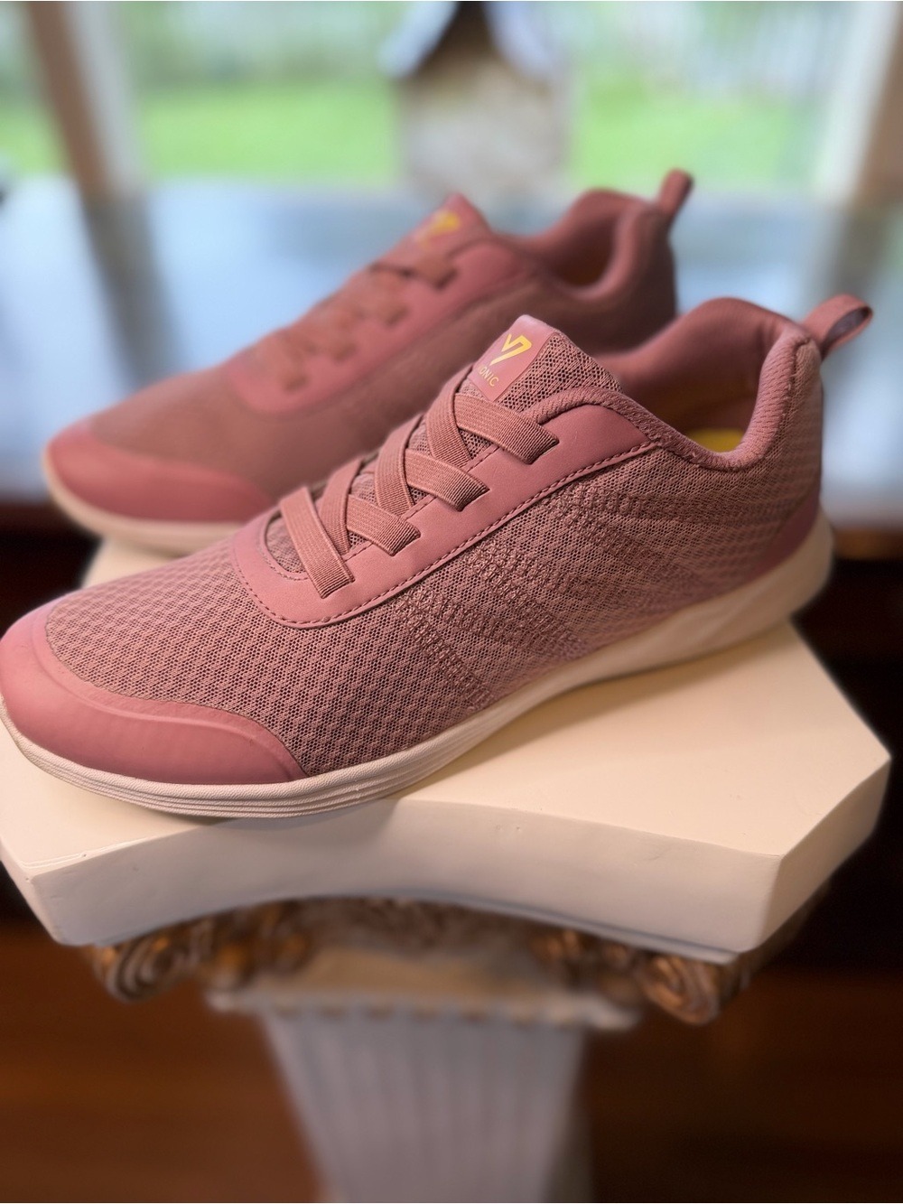 Women's Lightweight Pink Mesh Walking Sneakers | EUC 9.5